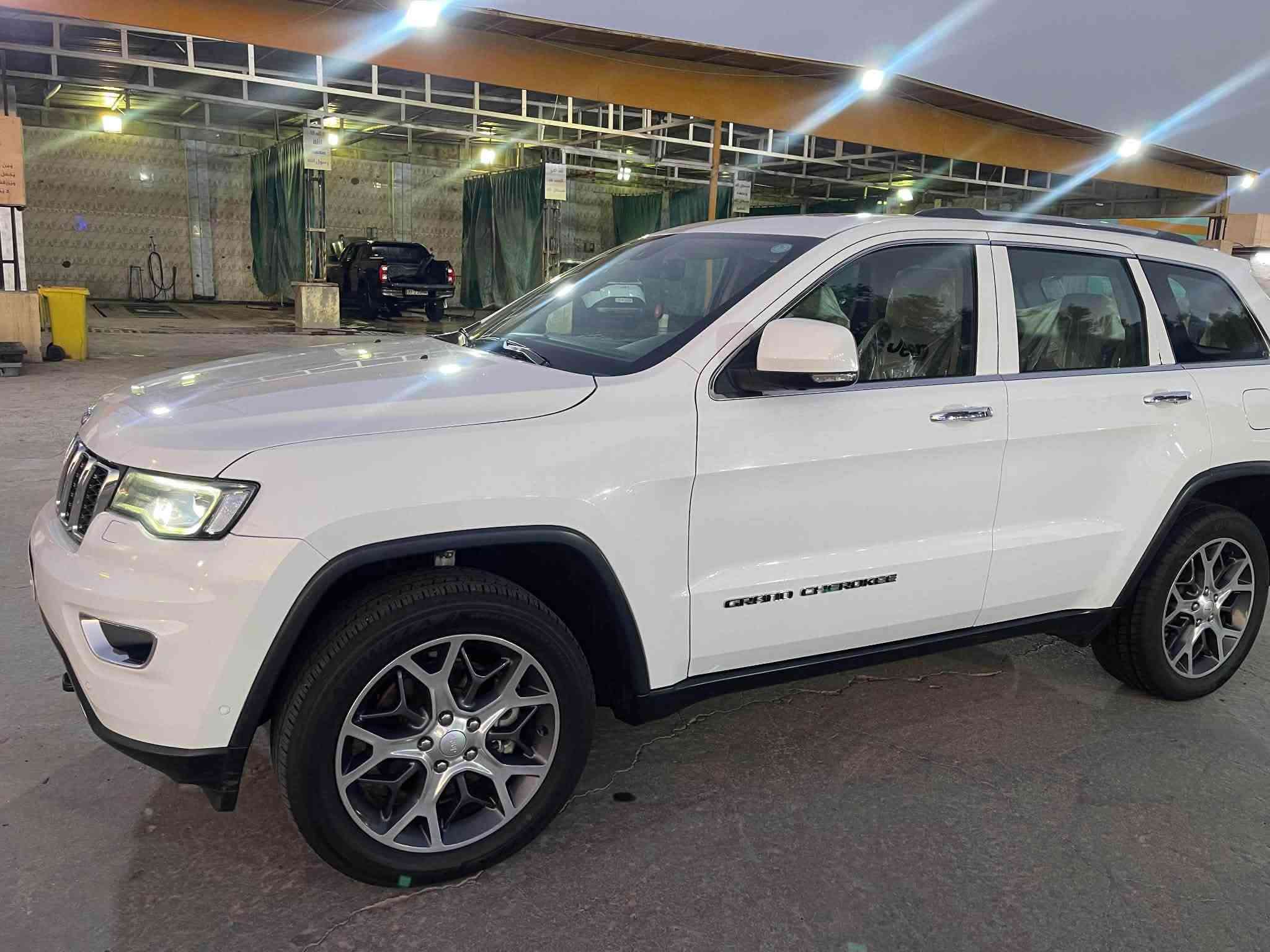 🔥🔥 للبيع جيب جراند شيروكي 2019 خليجي فل الفل 🔥🔥
🚘 JEEP GRAND CHEROKEE 2019
🇦🇪 وارد خليجي – مواصفات خليجية
⚜️ فل الفل – أعلى مواصفات ⚜️

✨ السيارة وضع شركة وكفالة عامة ✨

🔹 محرك V6
🔹 گير أوتوماتيك 8 سرعات
🔹 دفع رباعي 4×4
🔹 تشغيل بصمة + دخول ذكي
🔹 تشغيل عن بُعد
🔹 مقاعد جلد كهربائية
🔹 تسخين وتبريد المقاعد
🔹 ذاكرة مقعد السائق
🔹 دركسون متعدد الوظائف ومدفأ
🔹 شاشة كبيرة
🔹 GPS / ملاحة
🔹 كاميرا خلفية
🔹 حساسات أمامية وخلفية
🔹 رادار أمامي
🔹 مثبت سرعة
🔹 تحذير النقطة العمياء
🔹 تحذير مغادرة المسار
🔹 نظام تحذير من الاصطدام
🔹 تحكم مناخي أوتوماتيك
🔹 إنارة LED
🔹 جنوط رياضية
🔹 باب خلفي كهربائي
🔹 نظام صوتي فاخر
🔹 Bluetooth + USB
🔹 Apple CarPlay / Android Auto
🔹 أوضاع قيادة وأوف رود

💰 السعر: 259 ورقة
🔥 وبيها مجال للجادين
💥 بسعر الـ2014!

📍 العنوان: الأنبار – الحبانية
📞 ***********

⚜️ الفحص حسب رغبة المشتري
⚜️ الجاد يتفضل والمعاينة تحكم
