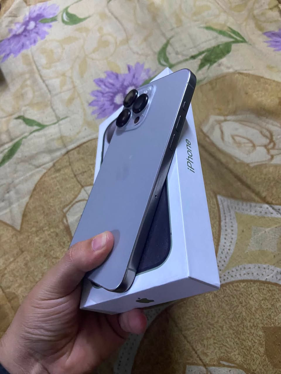 للبيع: ايفون 15 Pro Max*
- *الذاكرة*: 256GB

- *البطارية*: 100% مستبدلة تفصيخ

- *اللون*: تيتانيوم

- *النسخة*: شرق اوسط ماستر AAA

- *النظافة*: 100%

- *الشاشة*: مستبدلة 3 خيارات - سوفت اولد

- *الشغال*: اتصال ✅ سيم كارت ✅ واي فاي ✅ فيس ايدي ✅ كامرات ✅

- *الحالة*: كله شغال بدون عطل او مشكلة. تجي تفحص على راحتك

- *السعر*: 650 ألف وبي مجال بسيط

- *للتواصل واتساب*: ***********

- *المكان*: بغداد - مدينة الصدر

- *ملاحظة*: ماكو توصيل
