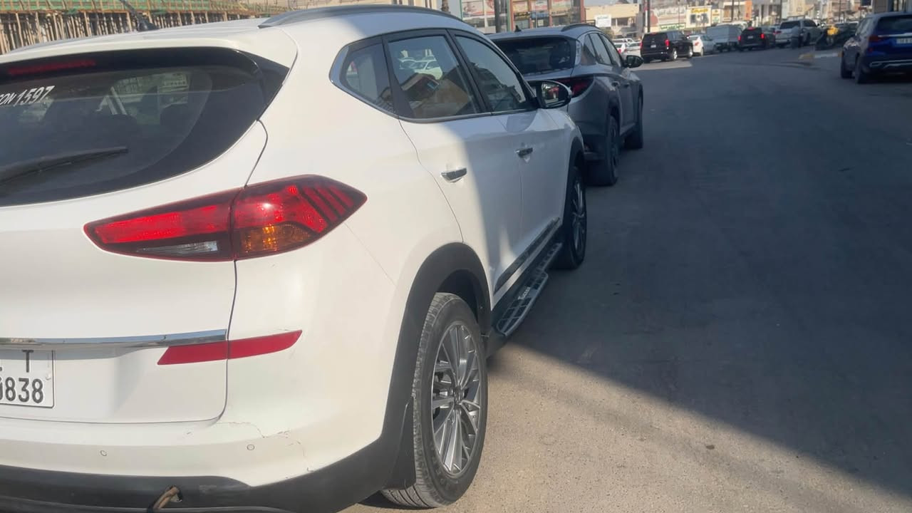 السلام عليكم
هيونداي‏ توسان 2019 خليجي كوري
رقم بغداد دولي بأسمي شرط التحويل
كفالة عامة من الصبغ  فقط ربع الدعاميه الخلفيه 
ويوجد بارد في خشم البنيد وتكحيل كارت اثر شخوط
بصمات 2 شركه 
كشنات جلد تحكم كهرباء 
داخل صاج 
شاشة وكامرة خلفية 
حساس خلفي 
3 وضعيات قيادة  
قطعتين تبريد
يدات نيكل
شباك نيكل
مري شفط 
اشاير مري 
تحكم ستيرن
كروس سرعة
لد نهاري
حساسات امامي وخلفي  
مكان السيارة  الحلة 
السعر  175$  
السياره ماشيه 225km  
رقم الهاتف ***********
