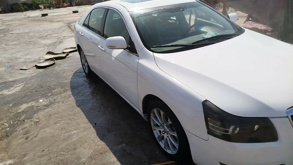 السلام عليكم 

للبيع سياره ام كراند حجم الكبير 

تخم تايرات جدد

تبريد ثلج

حداديه جديده

مناقصه شي مكانه النجف السعر (63) 
وبيه مجال 

***********
***********

