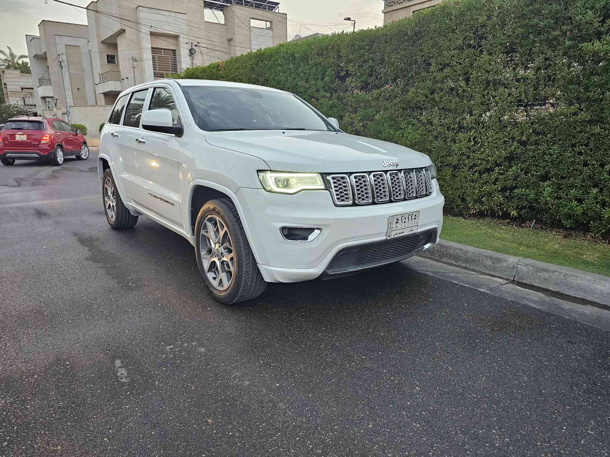 ***********جديده جدااً
جيب لاريدو 2017 امريكي صبغ جاملغ امامي سونار موجود 
بانزين عادي بشرط بدون ادوانز  
مواصفات عاديه 
شاشه وكامره
تبريد قطعتين
فول تحكمات سترين 
ماشيه  تقريبا  ٧٠ ميل 
شفتات
حساسات خلفيه
رادار  خلفي  
كير ومحرك نضيفات
لد امامي خلفي
غرفتها جديده
تخم تاير جديد
صدرها جديد امامي خلفي 
مابيها نقص سياره جاهزه 
تحويل ثاني يوم
العنوان الاعظميه
السعر  ١٨٤  ورقه@
اتصال فقط مكلف بالنشر واتس اب 
***********
