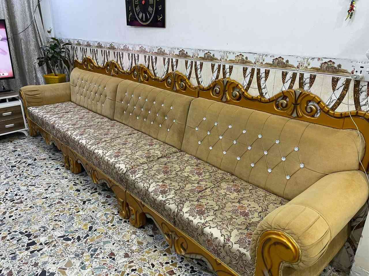 سلام عليكم تخم للبيع لون بيجي صحراوي عدد المقاعد 17 سعر ٥٧٥الف وبي مجال حك جيه عنوان بغداد الشعب رقم هاتف فقط وتساب ***********
