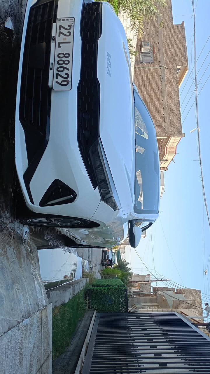 سلام عليكم كيا ثري للبيع مديل 2023 سياره بيها صبغ فقط باب خلفي فقط سياره كير محرك تبريد مكفولات شواصي لغود مكفولات سياره احلى من صور سياره فول مواصفات فتحه سقف شاشه كامراء خلفيه حساسات خلفيه حساسات اماميه سياره خير من الله سياره فول فول مواصفات سياره باسمي تحويل ثاني يوم سياره ماشيه 38الف  سعر سياره 120 وبيها مجال مكاني بغداد كاظميه رقم الهاتف ***********
