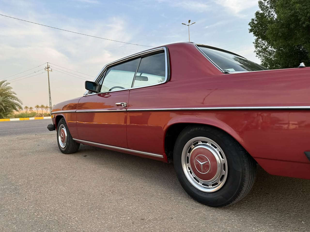 السلام عليكم
للبيع فقط 
مارسيدس W114 موديل 1975 
حجم 280  /  6 سلندر وارد أمريكي
كوبي تك باب  مميز بالاضافه للون المميز
رقم أربيل سنويه 2030 
مكينه قبق أبيض تابوت تك كابريتر 
گير ومكينه وكهربائيات جاهز 
تبريد وباور ستيرن شغال 
جام اربع كهرباء 
بالاضافه الى فتحة سقف كهربائيه 
مثبت سرعه اتو بلادي
دشبول صاج 
تخم تاير جديد حداديه 90 ‎%‎
السياره مصبوغه داخل العراق بدون حادث
غرفة نظافه 90 ‎%‎ 
السنويه بأسم شخص من بغداد 
مكاني بابل / الحلة
السعر 108 ورقه وبيه مجال بسيط جدأ
للاستفسار 
***********
