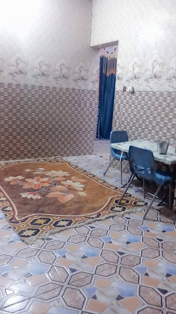 دار للبيع المساحة ٢٠٠ 
كامل ما عده فقط الغرفه الثانية  مبنيه على النص  بيها دبل طابوك 
العنوان حي موسى الكاظم قريب الشارع العام قرب المستوصف والسوق والمدارس 
البيت توزيع من الدولة المعاملة كامله فقط تطويب....السعر ٧٥ مليون
للاستفسار الاتصال على الرقم 
*********** عمارة, ميسان
