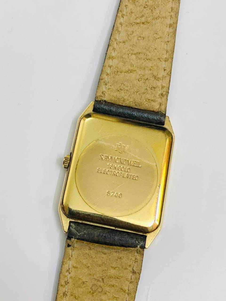 ساعة رايموندويل جنيف كواتز  
‏( RAYMOND WEIL)
سويسري اصلي 
انتاج الثمانينات   - تغليف ذهب عيار ١٨
مينه مميزة  - سلم قشطة           
لوك غير مستعملة 
للاتصال ***********
