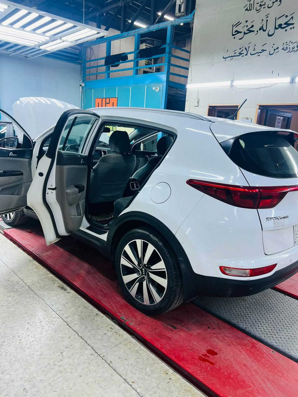 السلام عليكم ٢٠١٨ خليجي بيها بارد مكانين وصبغ دعامية الامامية سياره جديده كلش مواصفات السياره حساسات امامي خلفي كاميرا خلفيه مري شفط  مشي السياره ١٦٩ كم مكان السياره بغداد سعر السياره ١٧٢ $ وبيها مجال الشراي بسيط رقم الهاتف***********
