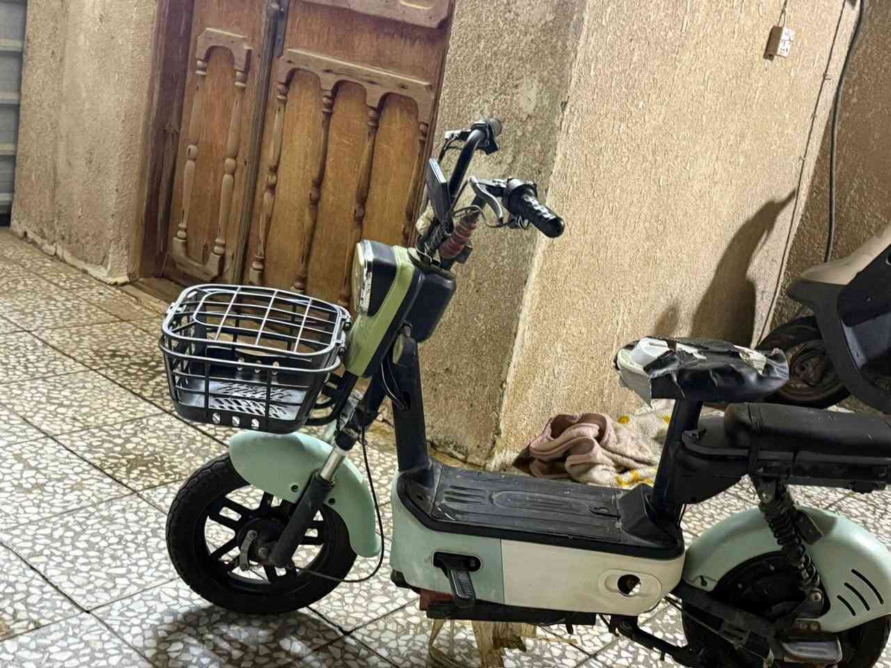 بايسكل شحن للبيع كلشي مابي بس بطاريات وكشن حجم 14 يجي وياه المفاتيح ملاته بي 4سرعات السعر 350 وبي مجال للطيبين لتواصل على هذه الرقم 
***********
