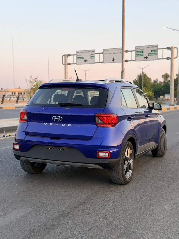 ﷽
هيونداي فينيو (HYUNDAI VENUE) 2025

ضرر واضح بلصور المرفقه بلمنشور 
خشم جامرلغ صبغ فقط 

المواصفات….

🚘 سلايت

💡 أشاير بالجاملغ

🎛️ تحكم ستيرن جهتين

🛣️ مثبت سرعة

📍 تحديد مسار

🤖 قيادة ذاتية

📺 شاشة كبيرة تدعم أندرويد أوتو + كاربلاي

🔌 منافذ شحن USB + Type-C

🎙️ أوامر صوتية

❄️ تبريد شاشة

⚙️ ثلاث وضعيات قيادة

💡 ليدات أمامية + خلفية زينون أصلي

📷 كامرة خلفية دوارة

⚠️ تحذير تصادم

📡 رادار أمامي

📡 رادار خلفي

📡 رادار جانبي

🛑 توقف ذاتي أمامي + خلفي

👁️ نقطة عمياء بالمرايا

🔒 تراكشن مانع انزلاق

🛞 ويل كب قياس 17

🖥️ شاشة أعطال

🛞 حساس تايرات

🛑 بريك 4 دسك

🔧 محرك 1600 دبل نوزل اقتصادي جداً

📱 باقي المواصفات بالشاشة

✨ السيارة جديدة بمعنى الكلمة

📮 السـعـر 110 وبيها مجال 

تترقمً جميع المحافضات

مكان تواجد السيارة: ديالى

رقم صاحب السيارة ***********
