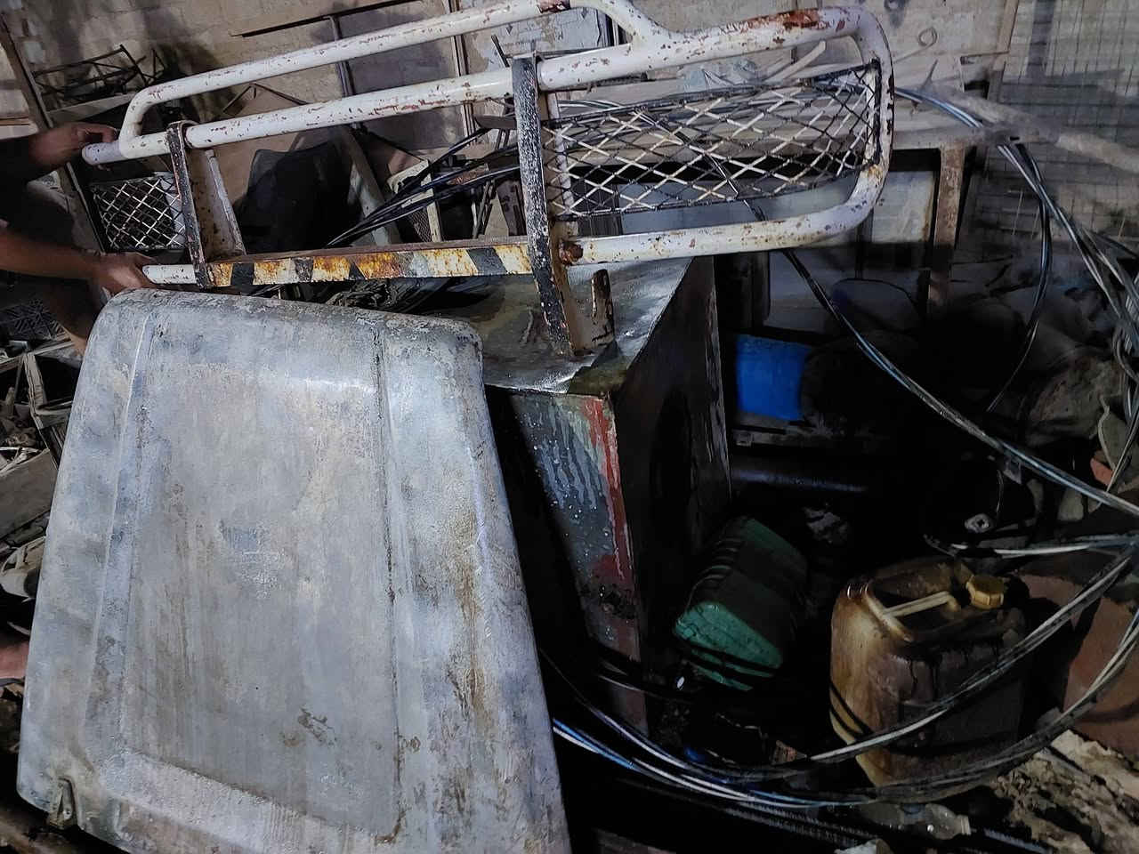 درع رانج للبيع مع بنيد لاندلوفر فافون سعر ١٧٥ مكان في بغداد ***********
