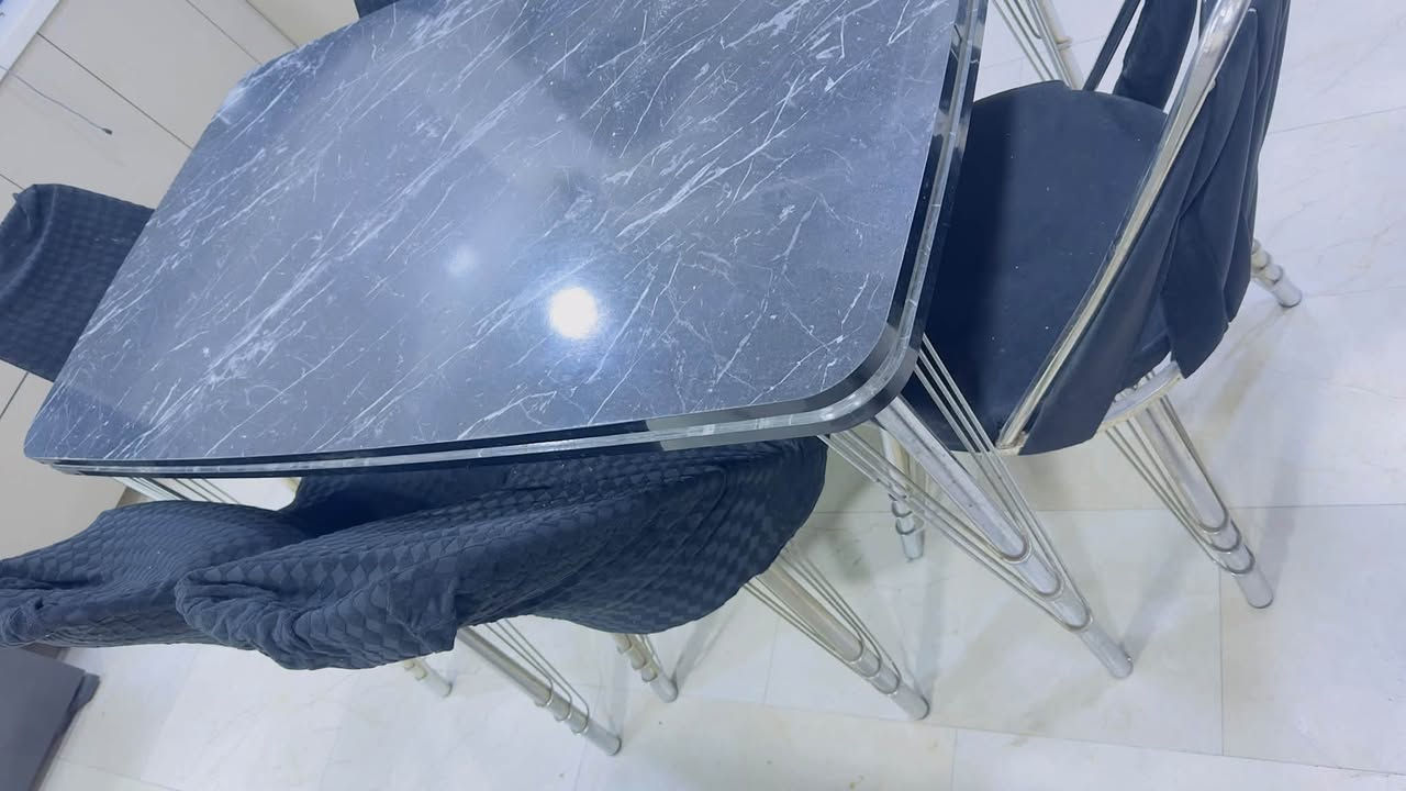ميز طعام • ست كراسي