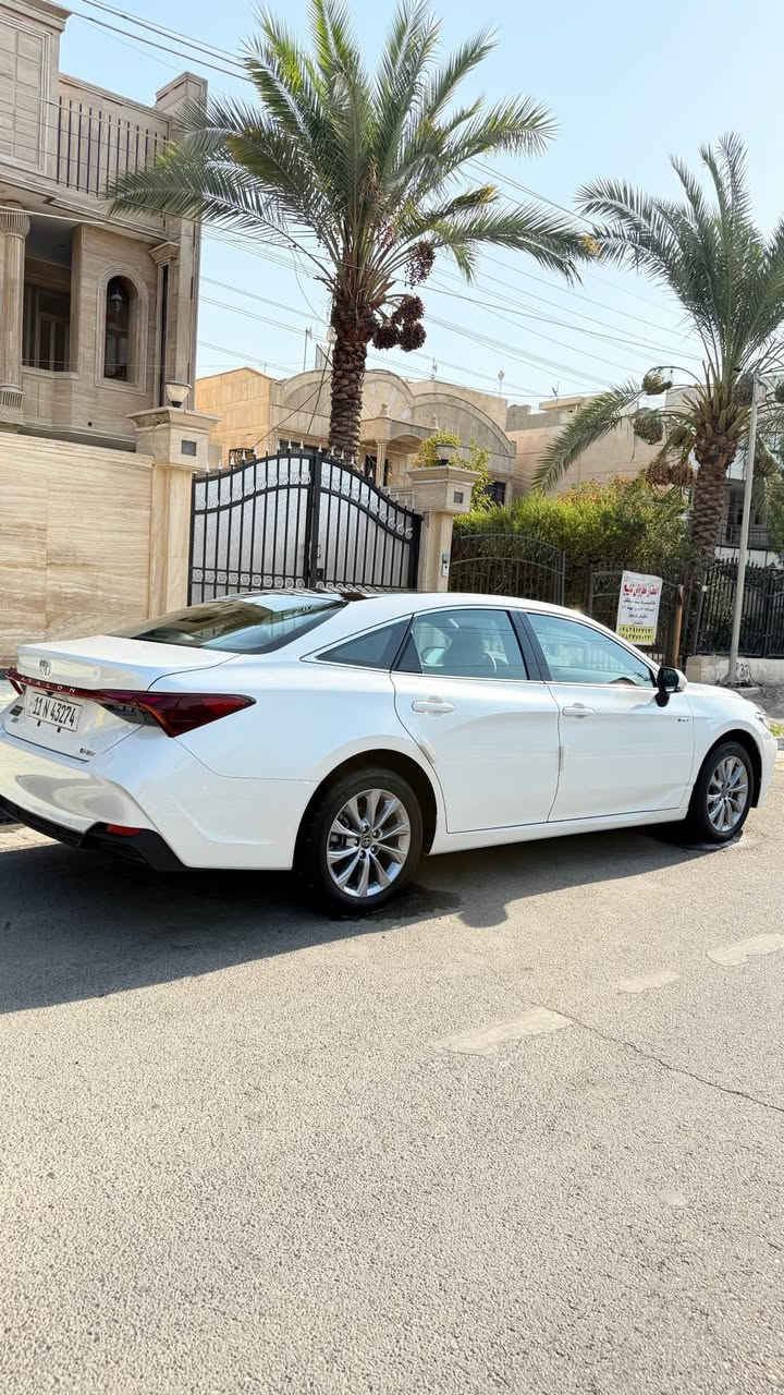 Toyota Avalon HEV

موديل [2025] | ماشية [6000] كم

أفالون هايبرد بمواصفات راقية وحضور استثنائي، تجمع بين الفخامة اليابانية، الراحة العالية، والأداء الهادئ مع اقتصاد ممتاز بالوقود.

المواصفات والتجهيزات:
• محرك Hybrid HEV
• ناقل حركة أوتوماتيك
• فتحة سقف بانوراما
• دخول وتشغيل ذكي
• كاميرا وحساسات
• أنظمة أمان ومساعدة للسائق
• شاشة وعدادات رقمية
• مقاعد داخلية فاخرة
• جنوط ألمنيوم
• لون أبيض لؤلؤي مميز

سيارة بحضورها، بفخامتها، وبمستوى قيادتها.
Avalon HEV — خيار مختلف لمن يعرف قيمة السيارة.

السعر: [عند لاتصال]
الموقع: [حي العدل]
للتواصل:*********** بغداد, العراق
