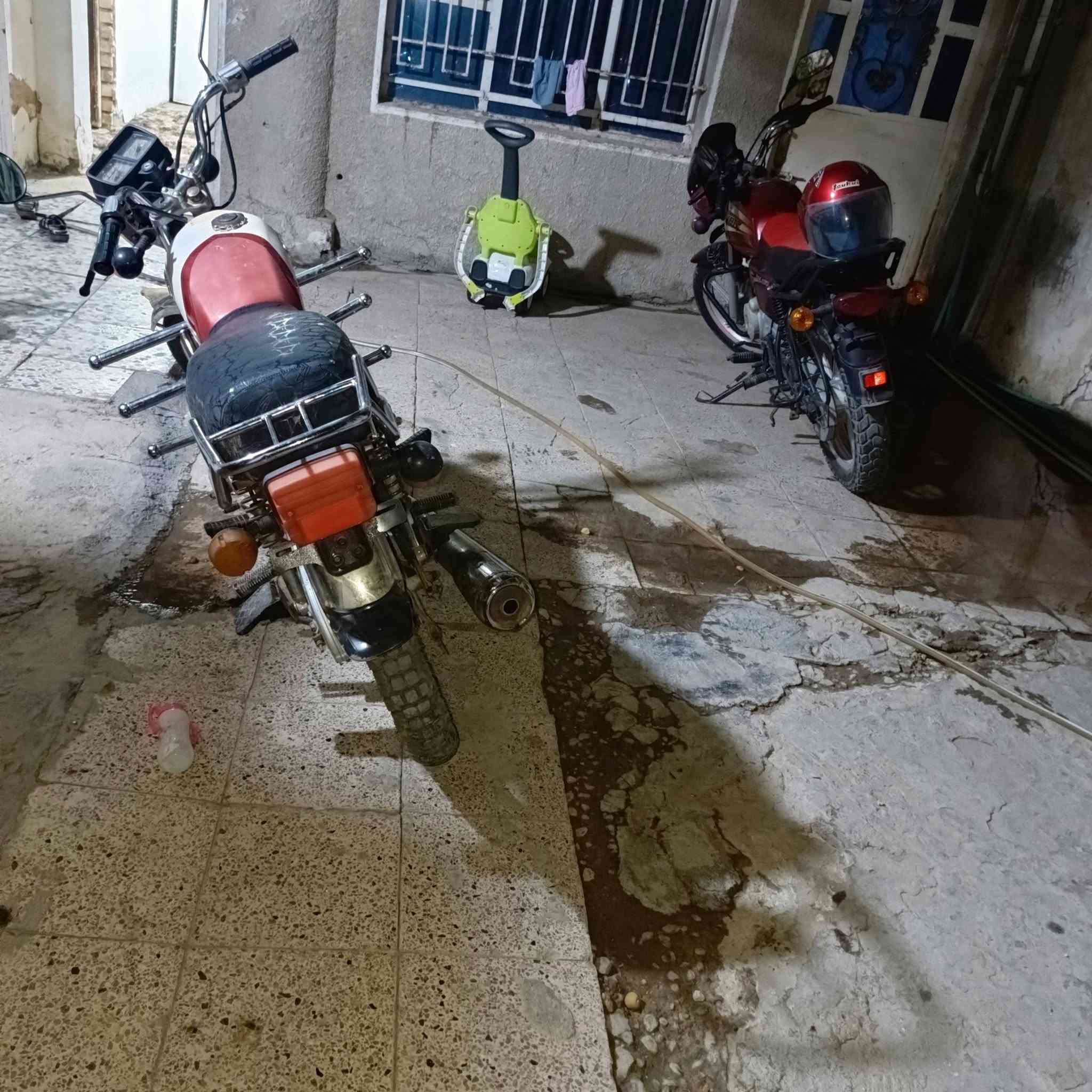 ايراني موديل 18 اربعه كير  نضيفه كلش عل بلاد مكينه كير بلاد السعر 450 وبيهة مجال وترهم مراوس بغداد لحسينيه مال راجديه *********** اوراق اصولي
