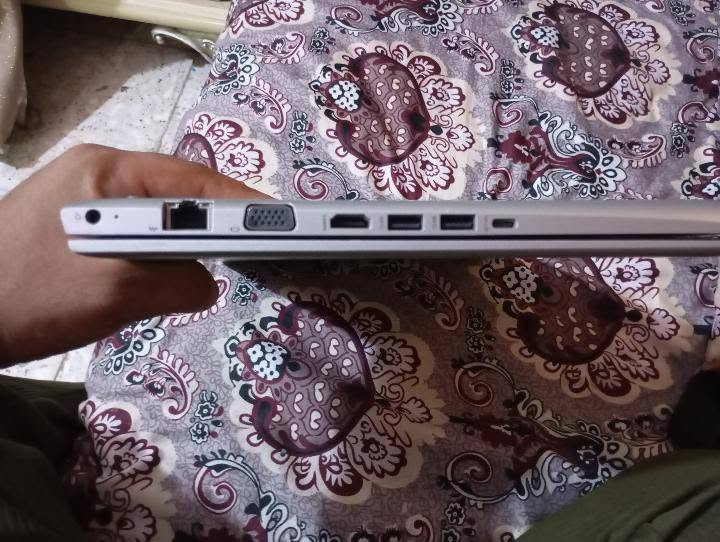 السلام عليكم 
لابتوب hp نظام Windows 10 pro 

المعالج : core i5 8250U CPU

الرام : 16GB

المساحه : 265 SSD 

السعر 275 وبي مجال
***********
