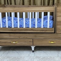 سرير اللبيع استخدام  قليل العنوان بغداد رقم هاتف 07709669263 السعر 100...