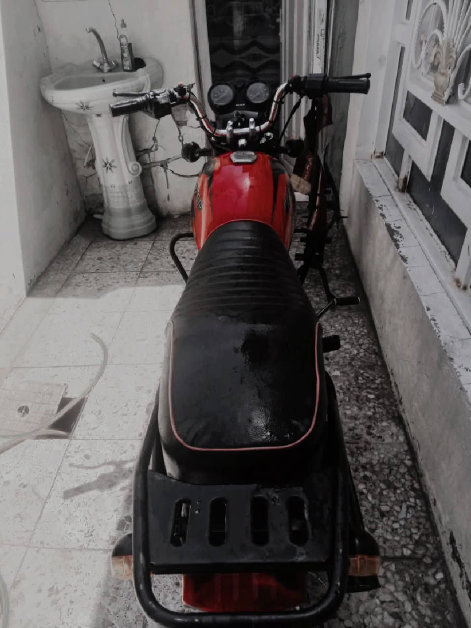 سلام عليكم يابا بوكسر سكنر  سبع اوراق  للبيع موديل 21 درجه مكفوله ونضافته شوفت عينك كهربائيات شغاله درجه شلعه ومعدال خير من الله عنوني نجف شارع المطار الجديد يم محطة ريبال سعر 650وبيه مجال للطيبين رقمي *********** بس وتساب
