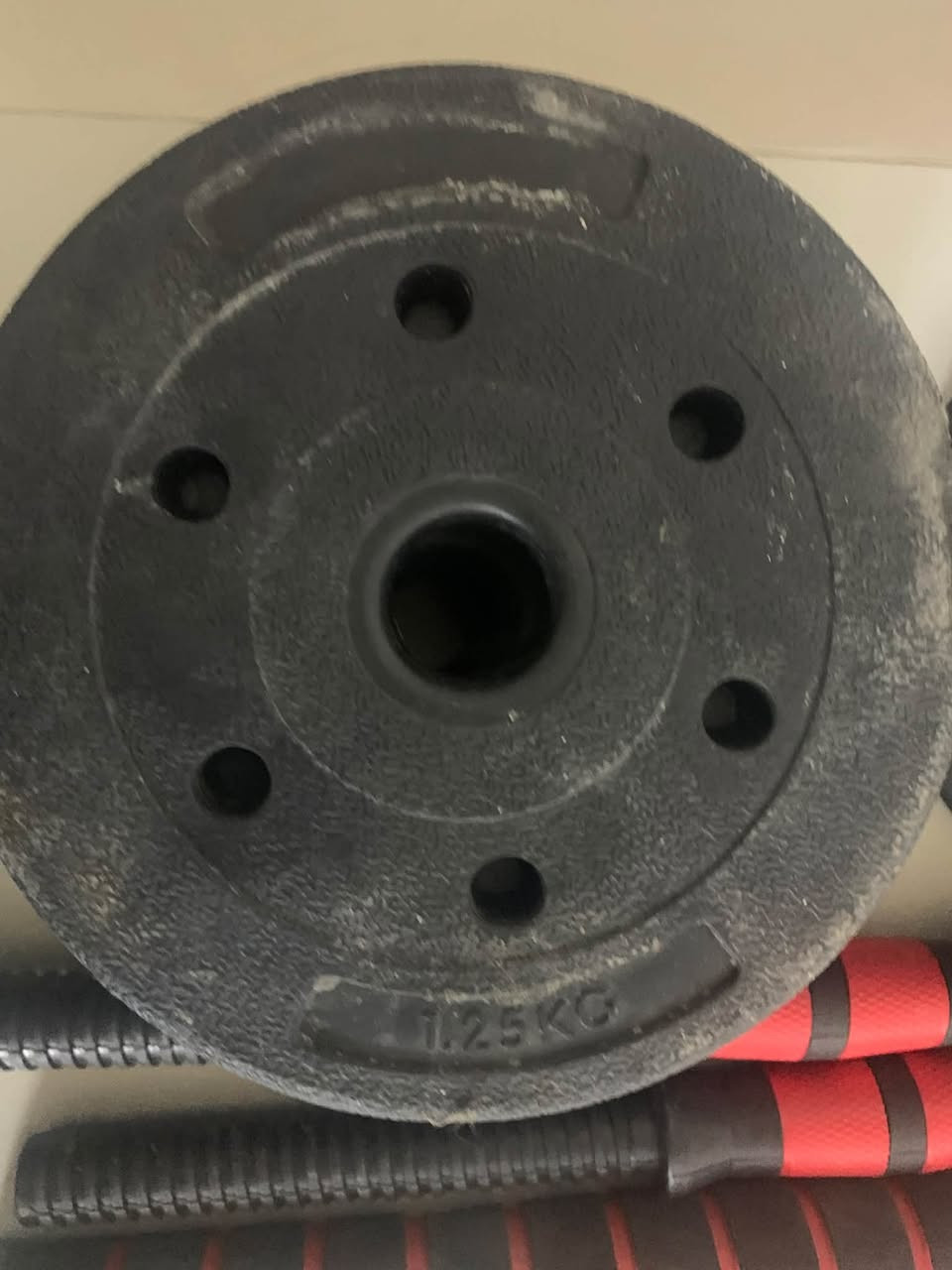 يوجد:
‏1,25kg

‏1,5kg

‏2kg

2,5kg

واكو همين عصاتين وياها علمود تصير من اثقال الى دمبلة.

وعصى اكبر علمود تصير deadlift

كلها تاخذها حلالك ب٦٠ وبيها مجال بغداد فقط ماكو توصيل
الرقم للتواصل: ***********
