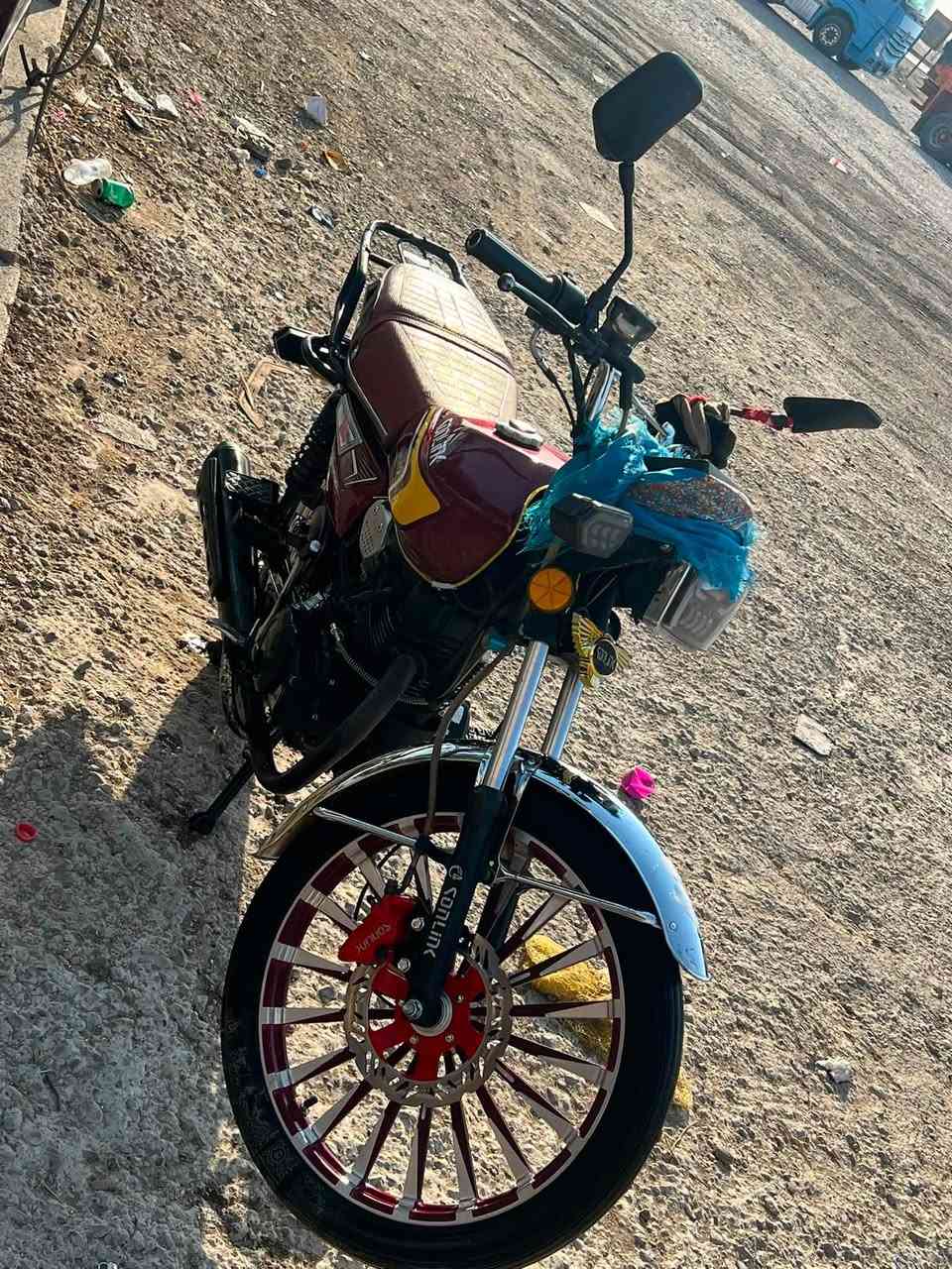 محركً مامفتوح بس بيه حس
باب اول 
نوعيته سيفان 
موديل 2025
الدراجه كلها شغاله 
كدام عينك كلها شغاله 
وأحله من الصور 

بس المحرًك بيه حس 
السعر 700 
المكانً تكريت العوجه 
رقم ***********
