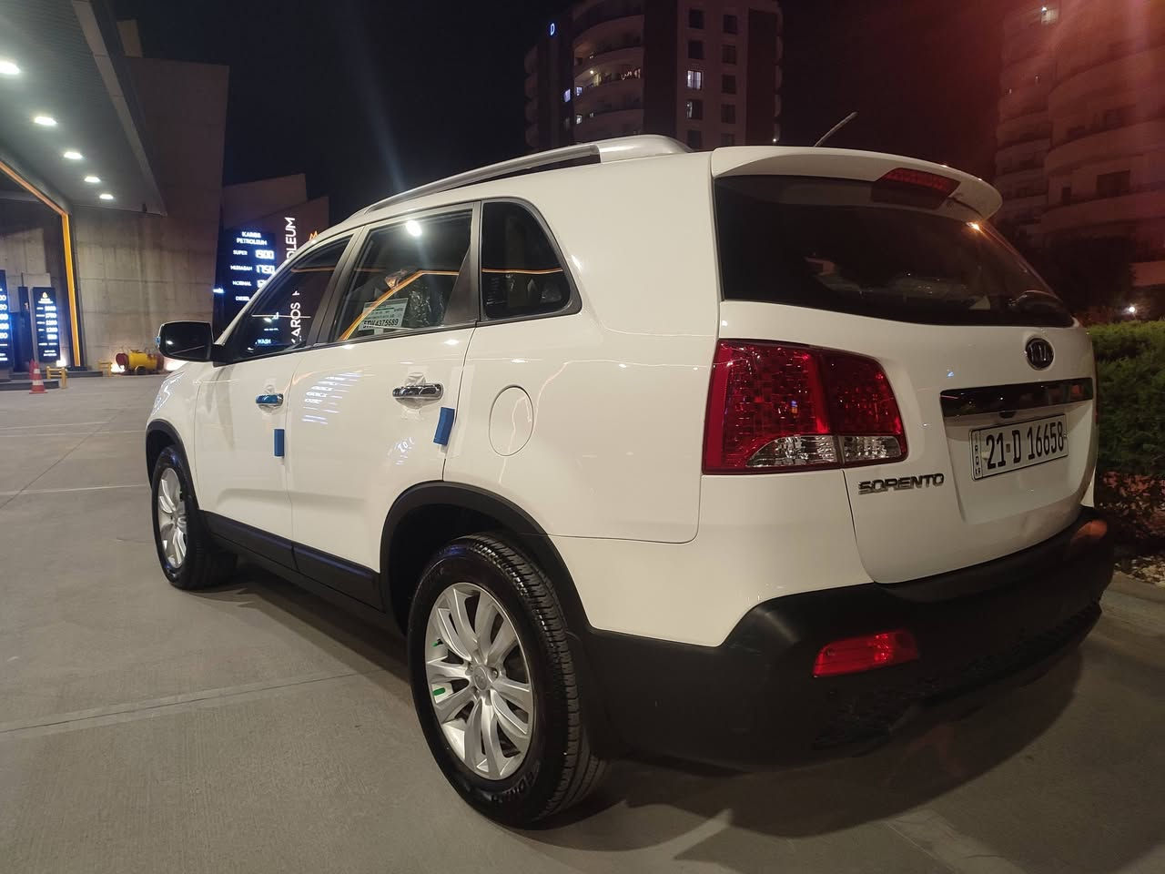 سورنتو 2013فول مواصفات عدا البانوراما ماشيه 121000باقيه على وضع الشركه بصمتين هزه وسنويه جديد كير ومحرك كفاله صدر امامي خلفي جديد تخم تاير جديد حساس امامي خلفي كاميرا بصمه ابواب بصمه تشغيل تبريد مركزي لد ابواب لايت زينون ويلكب كبير كشن 7راكب يدات نيكل بدون صبغ يوجد تعديل بارد بسيط موضح بالسونار  مكان السياره سليماني تحويل ثاني يوم بيع فقط***********السعر 145وبي مجال بسيط
