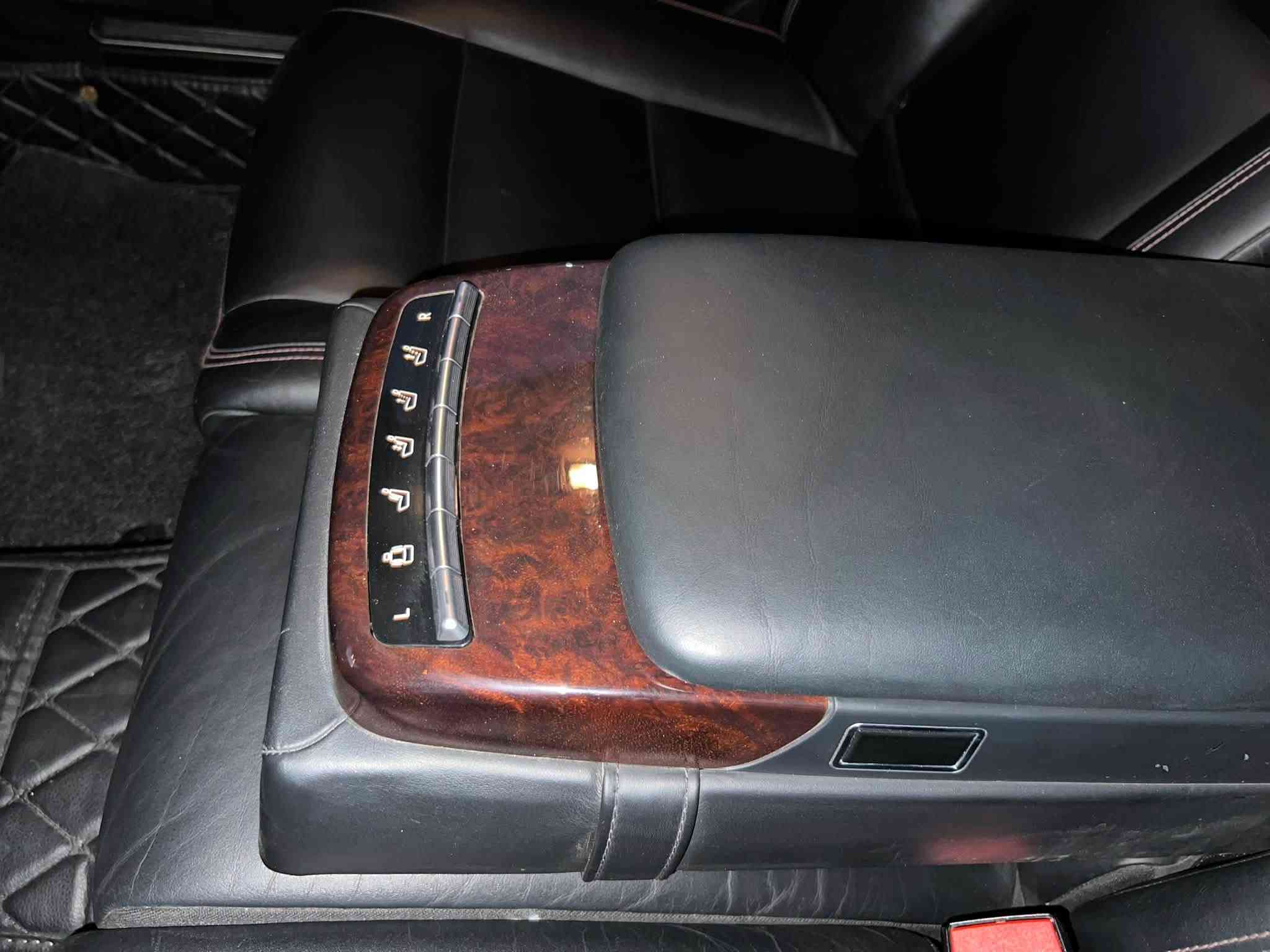 S500 L vip 2011 للبيع او مراوس  سعر  247
موديل  2011 s500

مكينه  v8 دبل توربو  4700  

شلعه صاروخ  

باب طويل  مواصفات  vip   

اعلى شي  بالاس  

جكات تصعد وتنزل  

حساسات  360  

كامرات  

رادار   

3  قطع تبريد  

امامي  خلفي  وبالتكم  

كشنات خزن 

بانوارما  على  طول  السقف  

لايت داينمك ويه فرة الستيرن

ناظور  ليلي  

وضعيات  قياده  

وضعيات  بالجكات وبعد كومه مواصفات  

السياره ماشيه  175 الف كيلو 

مكفوله  خليجيه  

بس  عندي  رصعه  بالباب

واكو  بالهلال الخلفي   صفحة السايق شويه  بارد  لان  طك   الدبل  وشويه تعدل  وهاهيه بدون  قطرة صبغ  

ابد مو مبين  ولا بالسونار  

وبوب شفط 

وسستم صوت  هارمن كاردن 

صندوك كهربائي  

بردات    عدد 5   بلاديه  كهرباء  

 هذا  الويل  البيها  18  عمود طسات 

وويلها البلادي حجم  19  هم موجود  عندي  ضامه

نصبتها  بعد  احلى  وبدون نواقص  

سويتلها ادامه  لكلشي  وصفر  مسج  

سعرها  247 واكيد  بيها  مجال  او مراوس  حسب  السياره  

مكاني بعقوبه ديالى 

*********** 

واتساب
