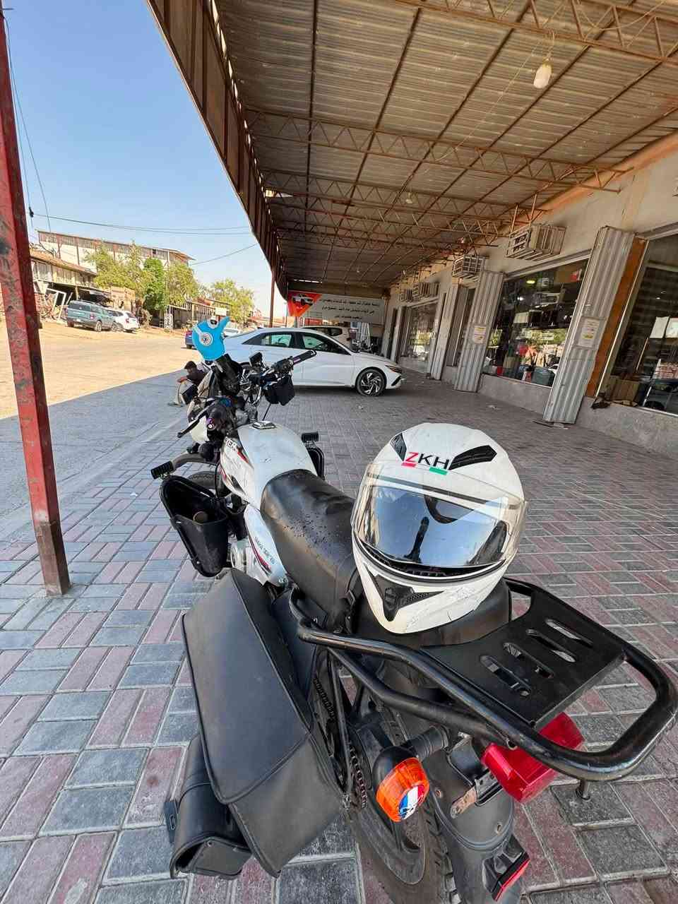 بوكسر موديل ٢٠٢٢ كلاسيكي
مفتوحه المكينه مره وحده
الدراجه معمره بلكامل وكلشي بيه شغال بيه نقوصات بسيطه جداً 
وهاي النقوصات نزلت من سعره 
رايده ب مليون قفل لان متوازي ع فلوسه
شراي بس تعال شوفه تعجبك اخذه 
مو شراي لا اطبلي ولا تعاملني 
رقم التواصل واتساب بس
***********
