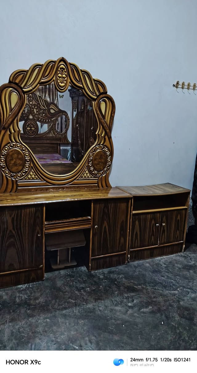 سلام عليكم ورحمه الله وبركاته غرفه نوم صاج للبيع السعر 500 وبيه مجال مكان الكرابله ***********

