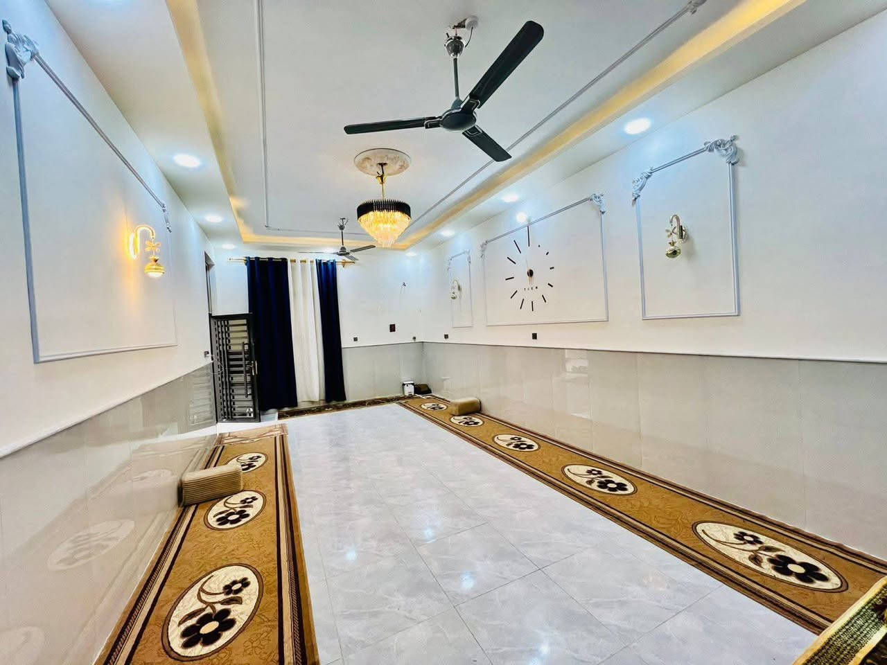 دار للبيع  🏡 
ألمساحه 200 متر  مربعه
 #طابو_زراعي_سند_٢٥_أقرار_محكمه
#مشمول_بل_تطويب
جاهز 🏠
سخان خزان مولد وطني ماطور خلاطات

بسعر 140 مليون #مع_المجال

غرف 4/صاله/مطبخ/2صحيات 2/استقبال/كراج /مكشوفه 
الخدمات🏡
ماء/كهرباء/سوق/مدارس/تبليط/السطوح مزفته ابواب كامله تسكام /ابواب صحيات pps اصليه 

الموقع 🏡 ألنجف/شارع الصب عمود 327 بل خط الثالث 
للتواصل 📞
*********** النجف, العراق
