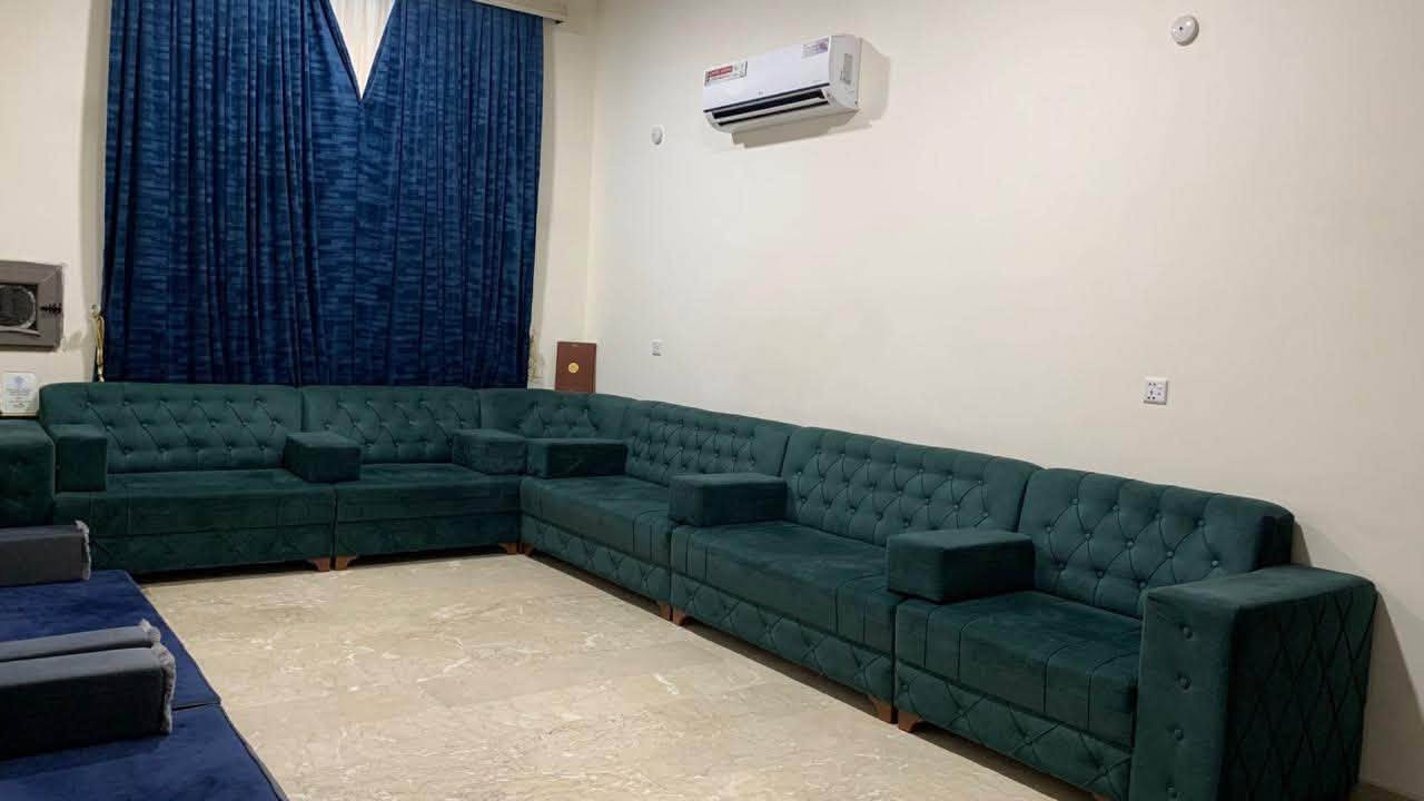 🏡 للبيع بيت مميز في مجمع الفاروق 1 – سما فيلا
📍 الموقع: مجمع الفاروق 1
🏠 نوع الوحدة: سما فيلا
📐 المساحة: 270 م²
📌 الموقع: ركن
✨ تفاصيل البيت:
• 5 غرف نوم، منها غرفتان في الطابق الأرضي، واحدة منها سويت.
• 3 غرف نوم في الطابق الأول، جميعها سويت.
• بالكونة خاصة لكل غرفة نوم.
• أرضيات الطابق الأرضي مرمر.
• أرضيات الطابق الأول بورسلين.
• استقبال معزول عن باقي البيت مع صحيات خاصة.
🔷 الأعمال الخاصة المنفذة في البيت:
• المطبخ ، والـ6 صحيات، جميع جدرانها سيراميك الإسباني 🇪🇸.
• تنفيذ عازل فوم في السطح الأول والثاني.
• السطح الأول كاشي موزائيك بدلاً من الشتايكر للمحافظة على النظافة وسهولة الاستخدام.
💰 السعر: 260 مليون مقدماً ويتم تحويل القرض إلى اسم المشتري، ويكمل المشتري تسديد الأقساط المتبقية.
📞 للاستفسار والتفاصيل مراسلة الرقم:
***********
