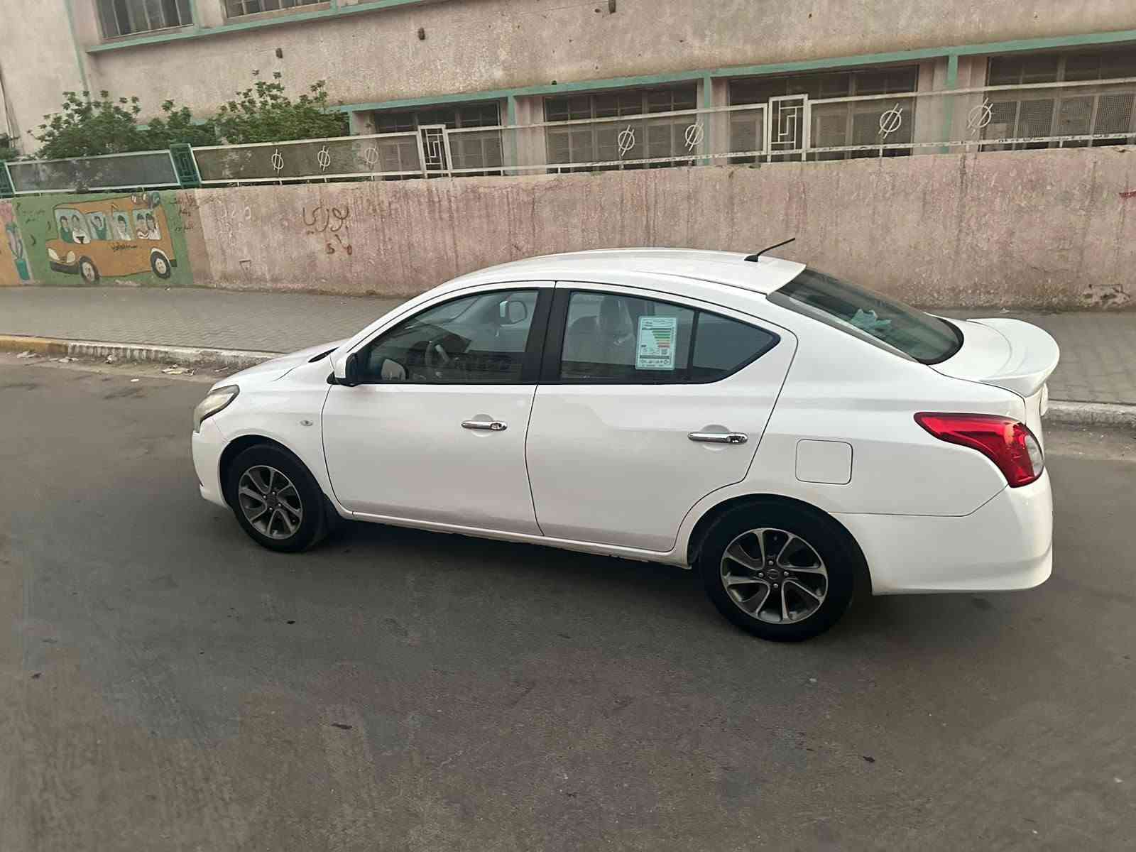 سلام عليكم شباب عندي سني هندي 2018 السياره حلوه وكاعده صبغ 3 قطع والباقي كفاله جاملغات خلفيه وقبغ جنطه كير ومحرك كفاله حداديه تتدفئه وتبريد ويل كب شاشه جبيره كامره جاهزه من كلشي رقم بغداد تحويل ثاني يوم مكانه بغداد سعر 87      )*********** بغداد, العراق
