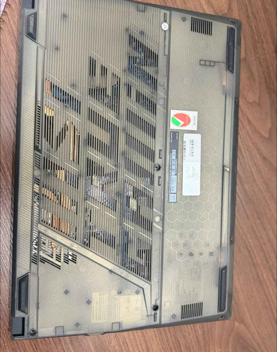 💻 لابتوب MSI Cyborg 15 A13VF للبيع (بحالة ممتازة)
📍 الموقع: بغداد
💰 السعر: 1,000,000 دينار عراقي (مليون)
المواصفات :
 المعالج: Intel Core i7-13620H (الجيل الثالث عشر)
 كارت الشاشة: NVIDIA GeForce RTX 4060 (8GB)
 الذاكرة العشوائية (RAM): 16GB
 التخزين: 512GB NVMe SSD
 الشاشة: 15.6 بوصة بمعدل تحديث 144Hz
 نظام التشغيل: Windows 11 Pro الأصلي
✨ ملاحظات:
 الجهاز نظيف جداً وجاهز للألعاب الثقيلة، البرمجة، والتصميم الهندسي والمونتاج.
 مع الشاحن الأصلي.
📞 للتواصل والاتصال: ***********

