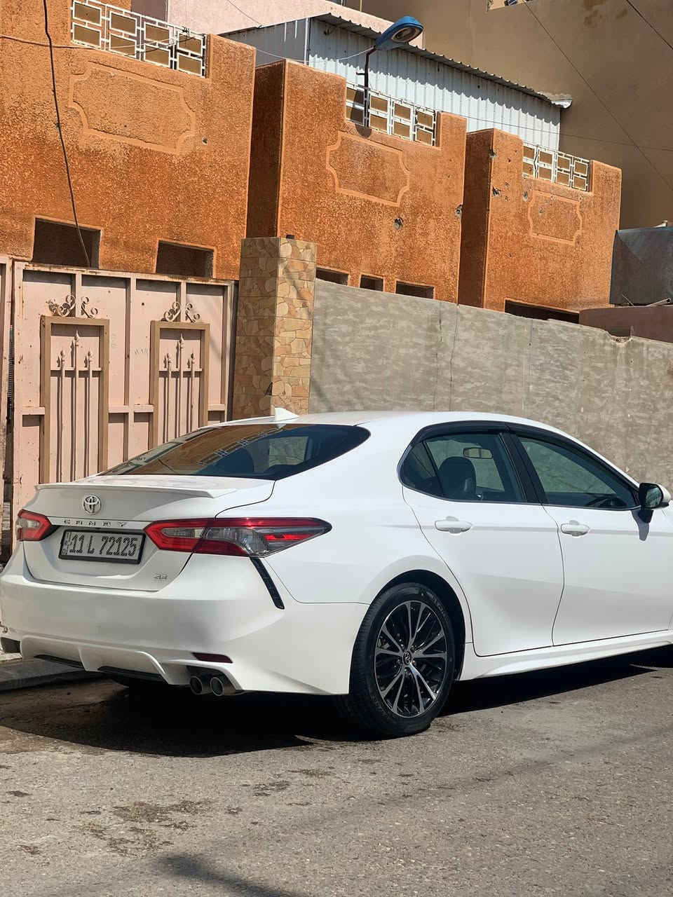 سلام عليكم

للبيع كامري وترهم مراوس 2019 سياره كلين تايتل عدا صبغ بسيط 
جوه الرقم الخلفي تعديل اصبع بالبنيد وبارد بين الباب السكن والخلفي كفاله لاتبديل قطعه ولاايرباگ سياره جديده بمعنى الكلمه رقم هزه سنويه جديد سعر 185 
***********
