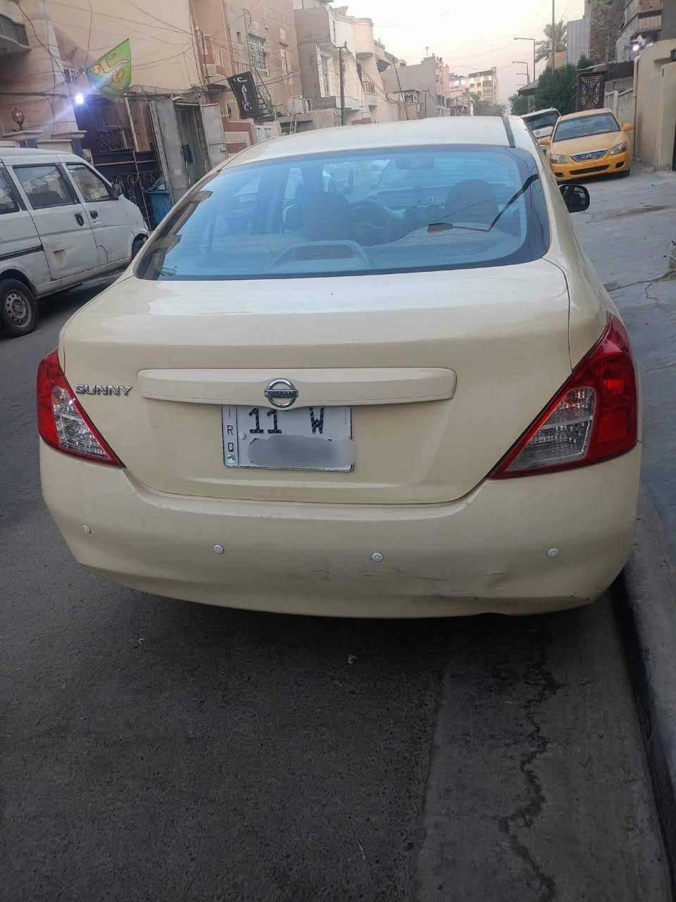 السلام عليكم سني موديل 14 ماشيه 100الف.
نضيفه مال بيت مو شغل تبريد ثلج حساسات خلفي شاشه 4k رقم بغداد خصوصي هزه جديده سنويه لسنه 2034. لون مميز تكدر تحوله تكسي. مكانه الغدير تجي تفحص وشوفه رايده 85$ بيه مجال. ***********. صاحب السيارة.
