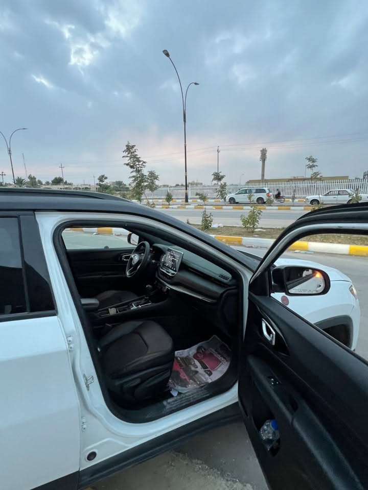 Jeep
كومبارس 24
كتاب شهداء مرقم وجاهز
فول موصفات + 4x4
تبريد +كشن جلد
تحكمات ستيرن
شاشة عرض
كامره HD
تحكم مري جانبيه ورادارات
لايت زنون + حساسات 
ماشيه 22km 

ضرر: باب وجمالغ سايق
سعر 165 وبيه مجال لشراي
تواصل : *********** واتساب.
