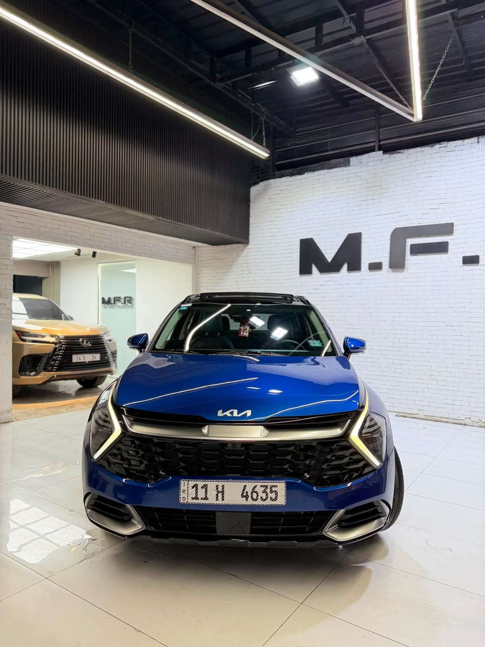 2025 kia sportage sx prestige
٢٠٢٥ كيا سبورتج اس اكس برستيج اعلى مواصفات 
محرك 2500
دخول جديد لون جويتي ازرق
ماشية 14 الف ميل وبعدها على مشي امريكا 
رقم بغداد مميز ٤ مراتب 
ضرر السيارة سطحي بدون اي دواخل شاصي ولغد كفالة
بدون ايرباك !! بدون ايرباك !! 
جاملغ جهة اليسار وبنيد صبغ

١- بانوراما 
٢- كامرات محيطية ٤ امامية وخلفية وجانبية ومن تنطي اشارة تشتغل الكامرة بالكيجات
٣- رادار امامي وخلفي وجانبي نقط عمياء وتحديد مسار وقيادة آلية
٤- حساسات امامية وخلفية 
٥- كشنات جلد اسود 
٦- كشنات كهرباء وخزن  وتبريد وتدفئة وستيرن تدفئة
٧- سستم صوت هارمن كاردن مع سبوڤر بالصندوق 
٨- لايتات عدسات 
٩- اوتو هولد 
١٠- مساعد النزول من المنحدرات 
١١- سايد بريك الكتروني بصمة 
١٢- صندوق كهرباء 
١٣- شاحن موبايل وايرليس 
١٤- تبريد مناخين منفصل امامي وخلفي 
١٥- كيجات دجتال تتغير اشكالهن مع شاشة كبيرة اكبر حجم 
١٦- انارة داخلية LED 
١٧- ويل كب حجم ١٩ 
١٨- نظام ستارت اند ستوب 
١٩- منافذ شحن بالكشن 
٢٠- تشغيل عن بعد 

السعر 228$ ورقة وبيها مجال 
***********
مكان السيارة بغداد البنوك
