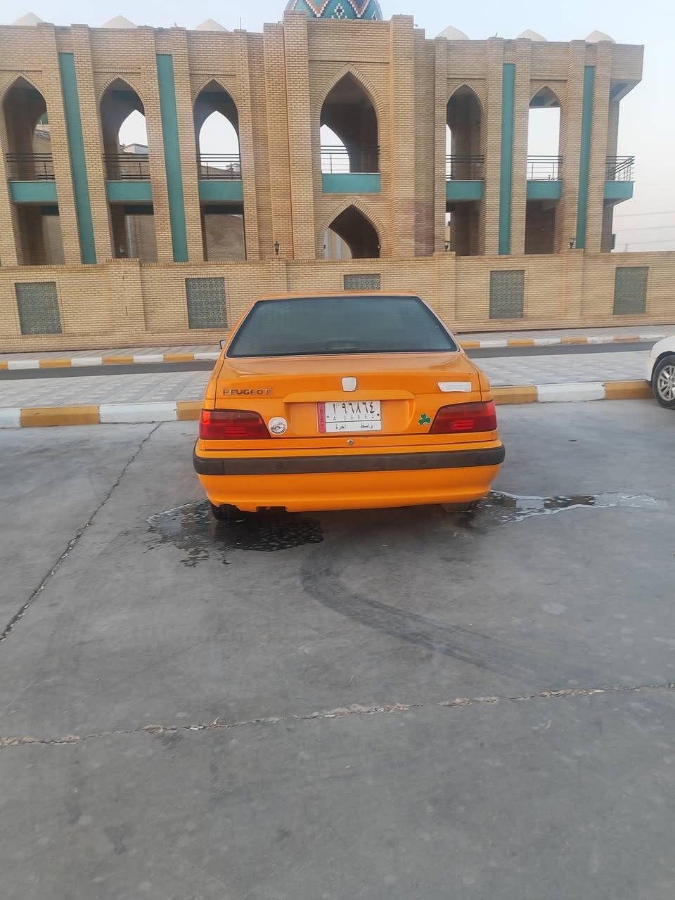 سلام عليكم بيجو بارص مديل 18 مكينه كير مكفولات تبريد شغال سعر 47 وبها مجال بسيط مكان كوت مركز مدينه شراي يتصل ممتواجد علئ فيس ***********
