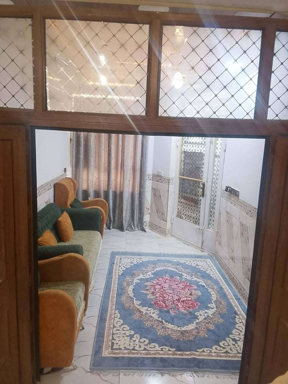 السلام عليكم بيت 66 متر بحي الاطارات غرفتين وصاله وصحيات ومطبخ وستقبال بناء نضيف طابوك ركن على حديقة رقمه 29333 السعر 110 وبي مجال  ***********
