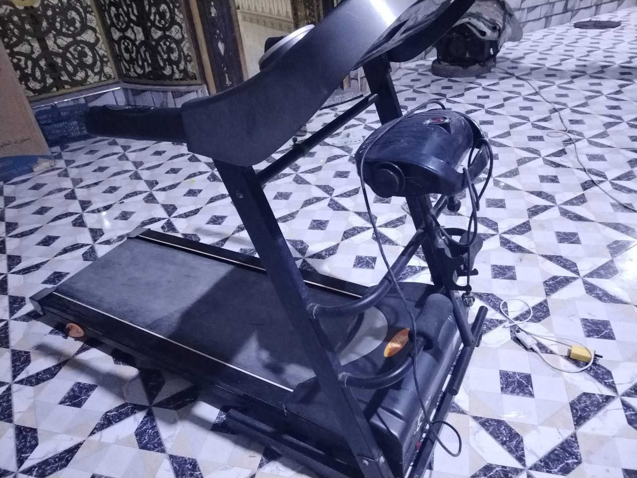 جهاز جري البيـــــــــع سعر 200
وزن 120كغم 
جديد ويشتغل 
لمكان 
المثنى رميثه قضاء النجمي 
***********
