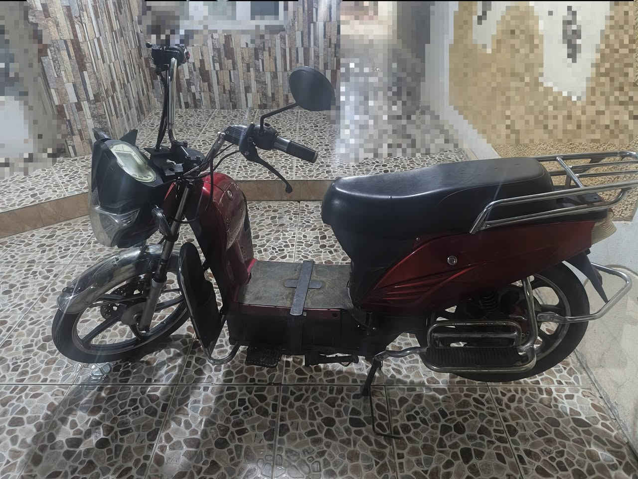 دراجه الماسه شحن للبيع
الدراجه نضيفه بطاريات جديده اربع اشهر صار من مبدلهن 

بيها شي بسيط (ركله خفيفه بل تاير الخلفي متاثر عل دراجه ابد) 

اي استفسار اتصل على الرقم***********.... الاتتصل اذا مو شراي
