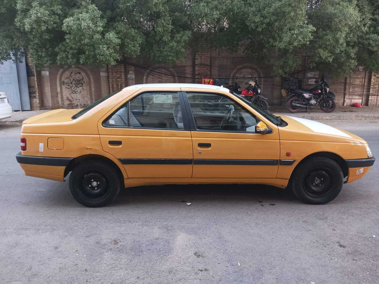 للبيع
بيجو لميس موديل ١٥
كير محرك مكفولات 
حداديه خلفي امامي جديده 
تايرات نضيفه 
تبريد ثلج 
غرفته نضيفه 
كهربائيات مابيه كلوب طافي 
ادامه كامله لكل السياره من راديترات 
وفيت بم وكلاص بانزين ونوزلات وبلكات 
ومراوح وكلشي السياره جاهزه من كلشي مابيه أي نقص 
بيه بنيد مبدل بدون دكت جاكوج وهلال خلفي يمنه مبين بالصور 
رقم بغداد انكليزي باجر أحولك 
مكاني بغداد كراده 

***********
