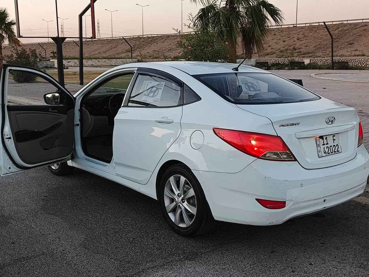 اكسنت  2016  خليجيه
محرك 4 سلندر 
كفاله عامه قطعه وحده صبغ 
السيارة جاهزه وجديده 
رقم بغداد ب اسمي تحويل مباشر 
السيارة اقتصاديه وعلى ايدي 
السعر ٩٥ بي مجال للشراي 
*********** واتس
