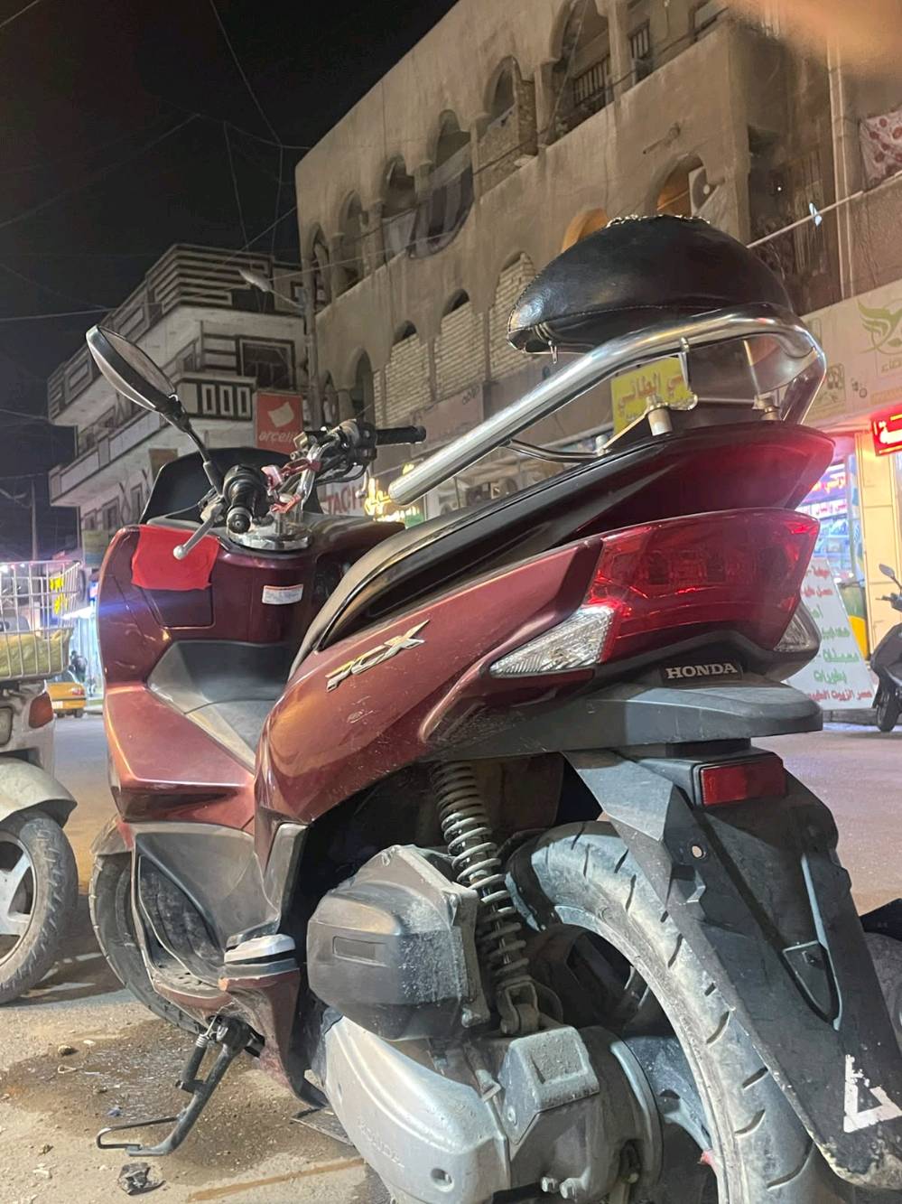 للبيع بي سي اكس pcx جيل ثاني ياباني GF جي اف اعلى فئه ياباني لون احمر ماروني 
ماشيه 40.000 اربعين ألف 
كلجات نضيفه 
نوزل نضيف 
تايرات امامي خلفي نظيفه جدد 
الدراجه برغي مامبدل بيها 
على وضع شركه 
مكينه كفاله كفاله كفاله 
يحتاج الها غسله فقط 
عنوان بغداد الكرخ الثالثه الحريه السلام 
السعر المطلوب 14 وبيها مجال 
***********