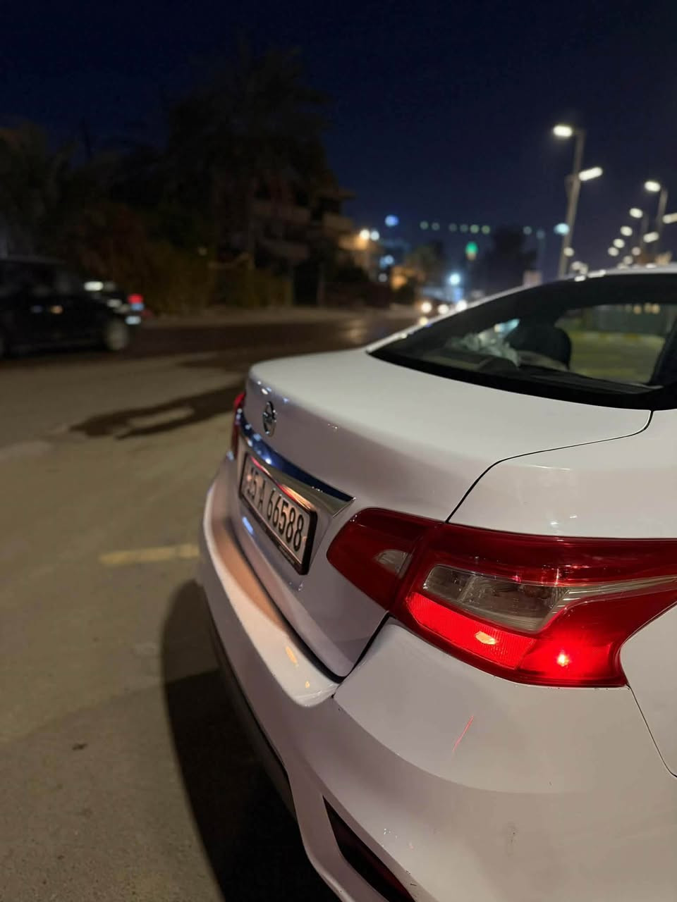 🚗 للبيع نيسان سنترا 2018 🚗
💎 المواصفات الأساسية:

 • اللون: أبيض لؤلؤي

 • محرك 1800cc اقتصادي بنزين

 • قير CVT أوتوماتيك ناعم

 • المسافة المقطوعة: 230الف كم تقريباً

 • أنظمة القيادة: عادي – سبورت – إيكو

 • تحكم ستيرنغ متعدد الوظائف

 • تبريد ثلج (فول)

 • نظام صوتي مع بلوتوث

 • حادث جانبي بسيط (موضح بالسونار)

 • تحتوي على مثبت سرعة (Cruise Control)

 • السيارة تحتاج إلى تعديلات بسيطة

 • هزة تنتهي 16/10/2026

🛡 مواصفات الأمان:

 • وسائد هوائية (Airbags)

 • نظام فرامل ABS

 • كاميرا خلفية

 • حساسات رجوع وأمامية للاصطدام

💰 السعر: 95 ورقة (9,500$) وبيها مجال

📞 للاستفسار: *********** واتساب 

✅ السيارة بحالة جيدة وجاهزة للاستخدام

السعر مناسب وبيه مجال للجادين فقط

….تحويل مباشر مشروع وطني 

📍 الموقع: بغداد – اليرموك
