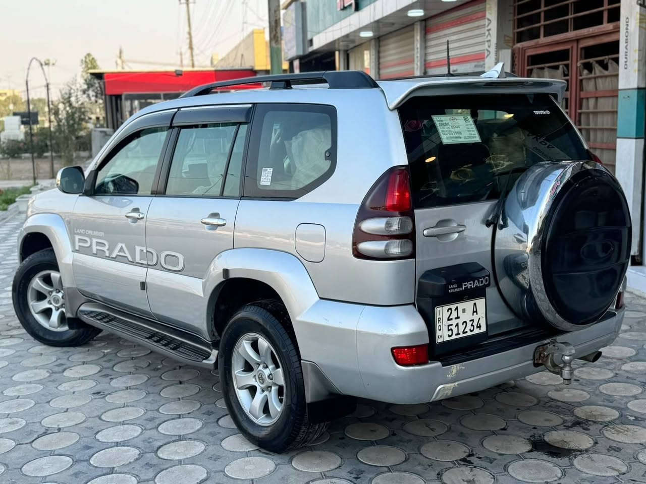 السلام عليكم
لاندكروز برادو مديل ٢٠٠٧ مكفولة من الصبغ والضربة تبريد ٣ قطع ٧ راكب سبير تعليك منضومت زنون كلش قوية شاشة اندرويد  سيارة كلش جديدة احلة من الصور العنوان بغداد الزعفرانية
***********
سعر مناسب جدا

