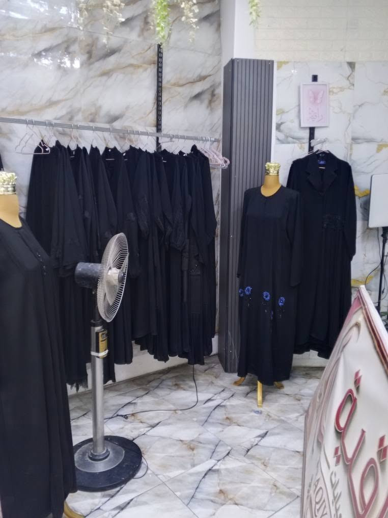 محل للايجار المكان حي النقيب على النهر المساحة تقريبا ١٠متر الايجار 250بالشهر 
الرقم*********** كربلاء, العراق
