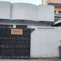 بيت للبيع • ١٢٥م • استقبال ومطبخ