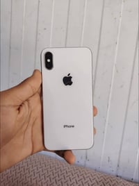 آيفون X • ذاكرة ٢٥٦ • بطارية ١٠٠
