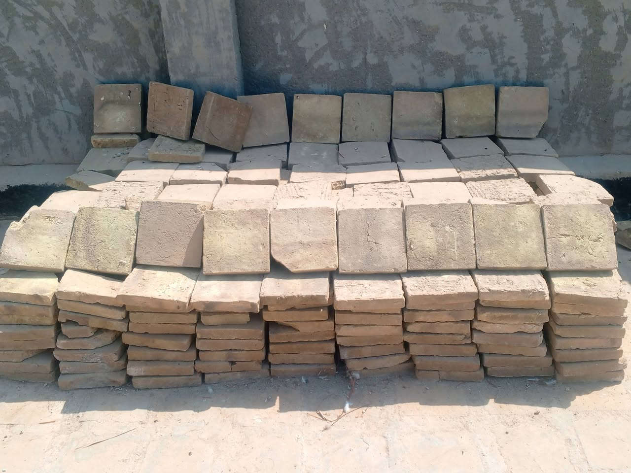 فرشي للبيع العدد أكثر من 400 السعر مناسب المكان طويريج جناجة الشراي يتصل على الرقم ***********
