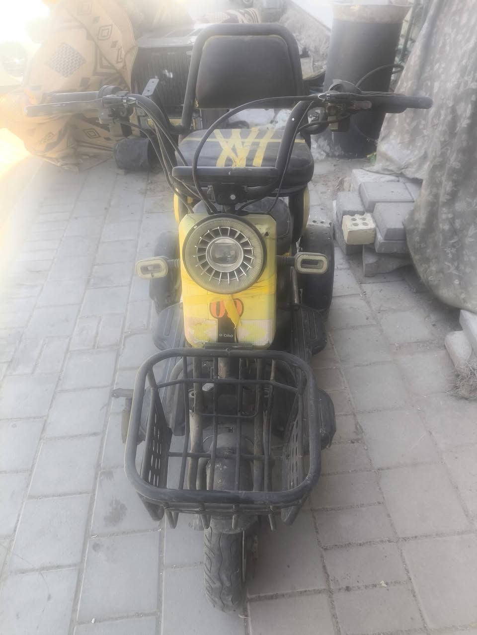 دراجه شحن ثلاث اطارات مال معوقين ترهم نقص بطاريات عاطلة نضيف جدا السعر 250الف بغداد مدينة الصدر ***********
