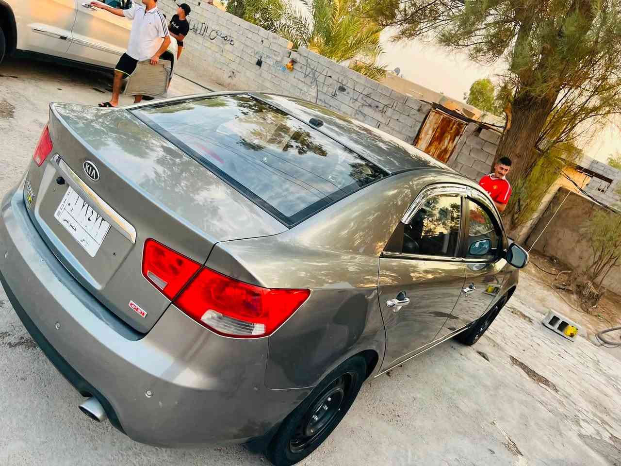 سلام عليكم فورتي للبيع او مراوس موديل 2013 خليجي سياره جديده صبغ قطعتين بدون دواخل سيارة كامله بدون نقص كير محرك جديد صدر امامي خلفي تبريد ثلج رقم ديالى تحويل مباشر محرك 1800
سياره فول موصفات 
شاشه كامره خلفيه
حساسات خلفيه
كشنات جلد تدفئه 
تحكم جهتين
مري شفط شاير 
مكاني ديالى للاتصال ***********
السعر 90 وبيها مجال
