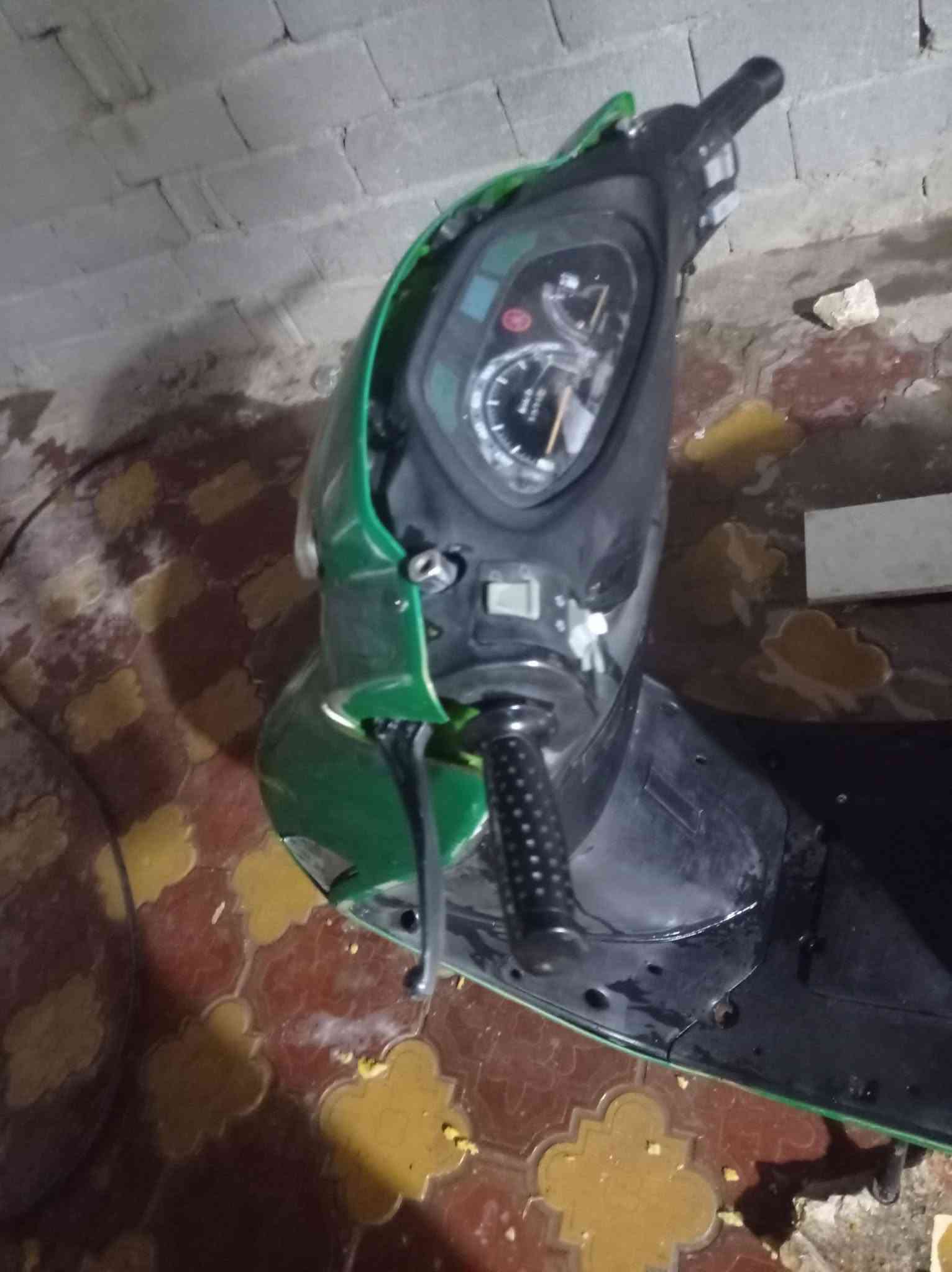 اسلام عليكم شباب دراجه للبيع كلهه جديده وبلاديه  مابيهه برغي تجاري دراجه هندر واحد نعومه المكينه عوزهه بس شغله وحده الصالنصه  طاكه بدلناهه لليريد يشتري  و اليريد يغيرهه لو ينضفهه  بيع مستعجل من الاخير لحد يطب ويجادلني السعر 250قفل ومكاني نجف وهاذه رقمي ***********
